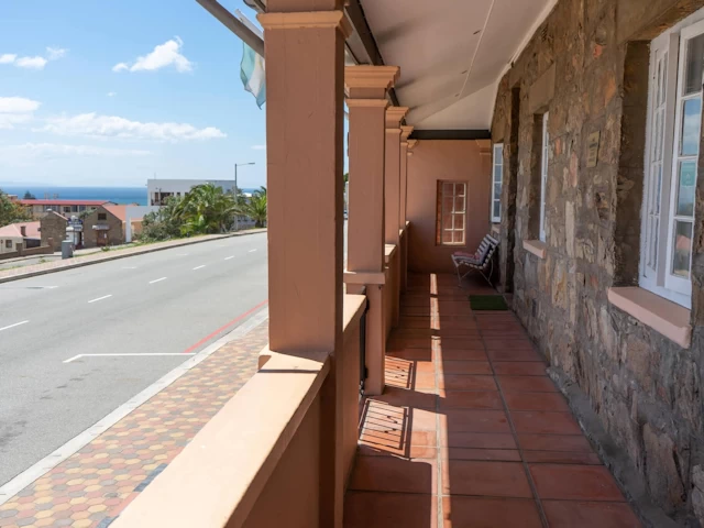 Bay Vista Backpackers