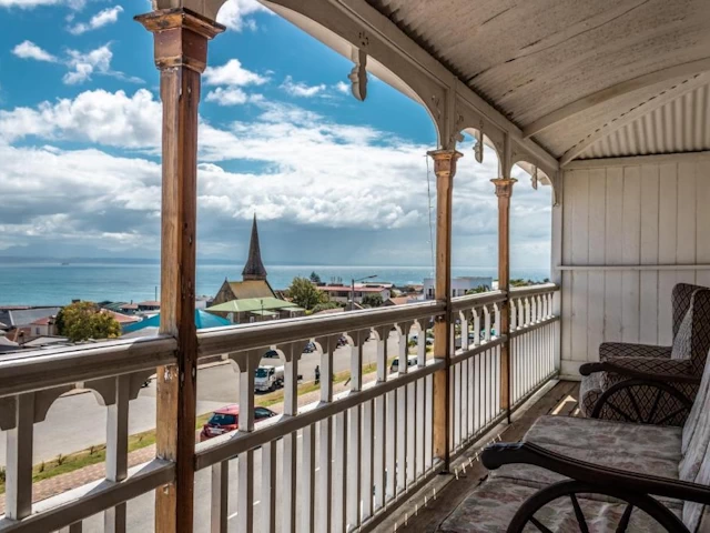 Sandstone Manor Guesthouse